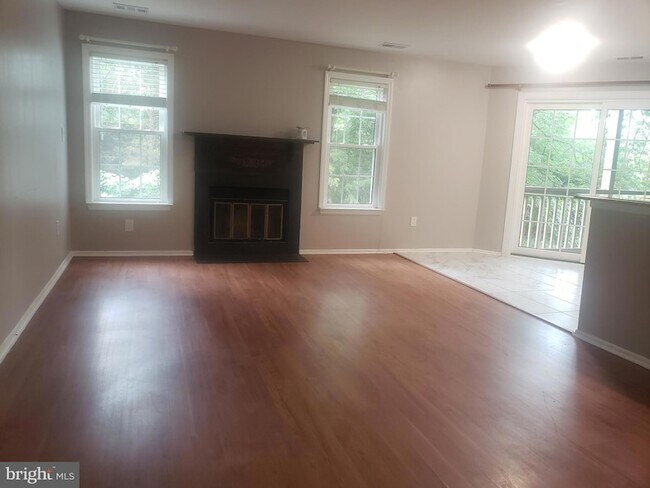 Building Photo - 5032 Beech Ct