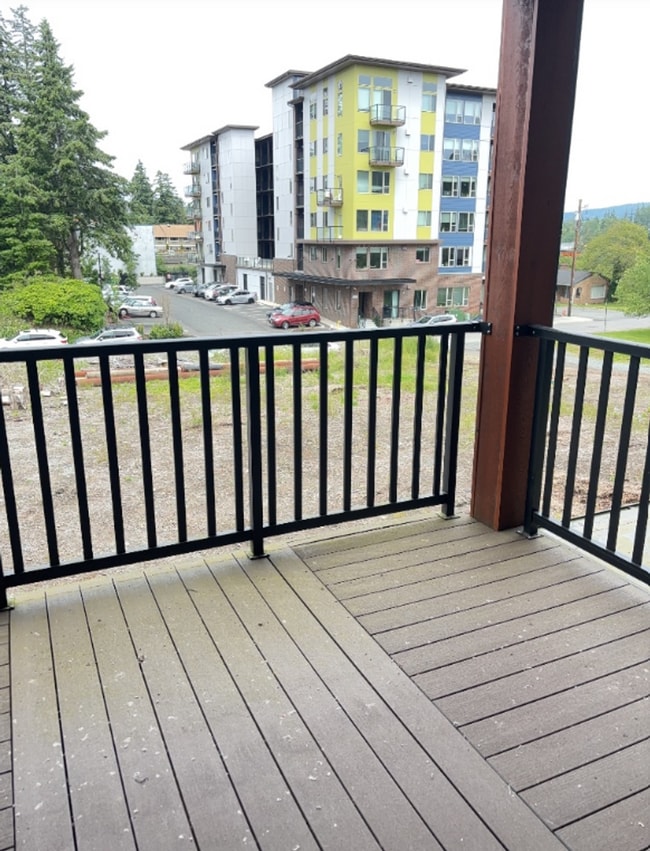 Building Photo - Studio Apartment Available in August!