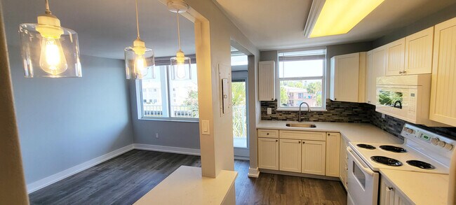 Building Photo - 108 Paradise Harbour Blvd