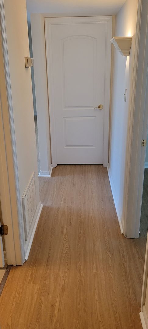 Building Photo - Conveniently Located Three Bedroom Condo