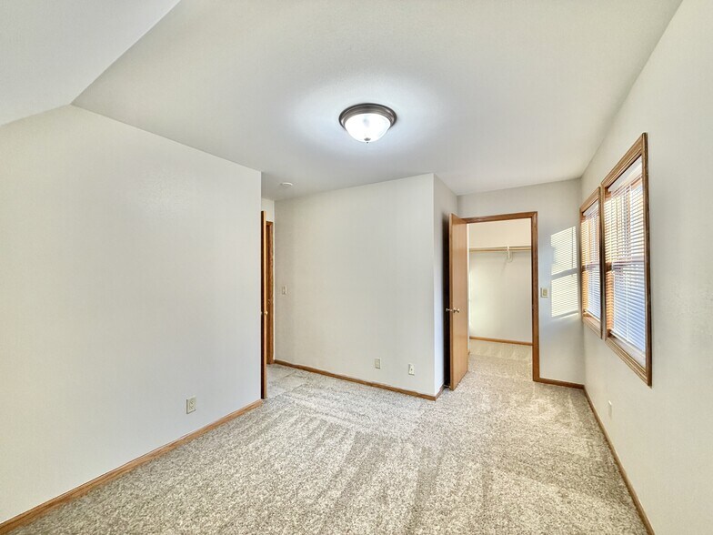 Building Photo - 17 Elliott St