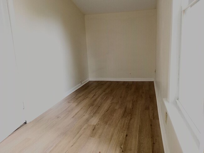 Building Photo - 328 D St