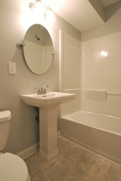 Building Photo - 5071 Sunnyside Rd