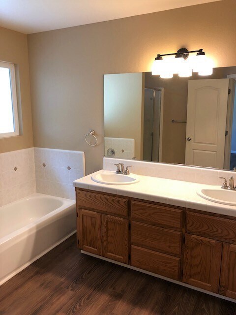 Building Photo - 2158 Robailey Dr