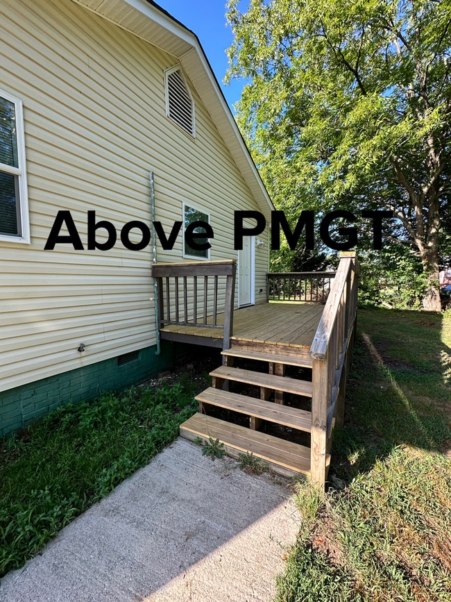 Building Photo - 3 bed, 2 bath remodeled home