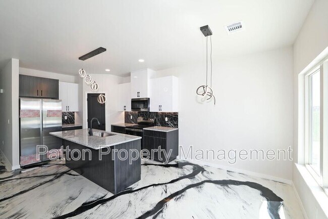 Building Photo - 8889 Redbud Rd