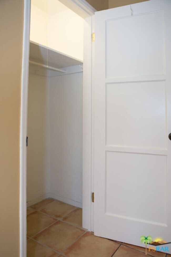 Building Photo - 723 E Camino Parocela