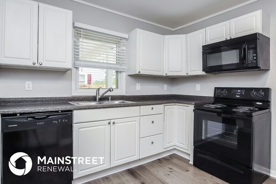 Building Photo - 515 Forrest St