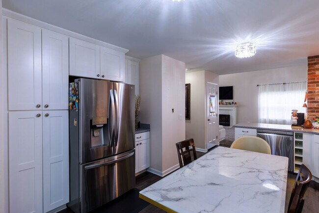 Building Photo - 25037 Brett St