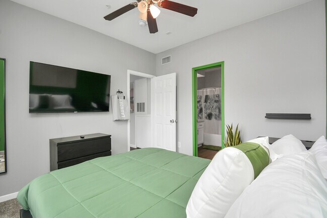 Building Photo - 9955 Kirby Dr