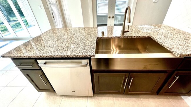 Building Photo - 212 Milas Cv