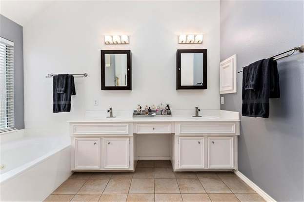 Building Photo - 21506 Willow Glade Dr