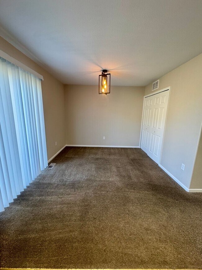 Building Photo - 3 Bedroom Home Close to Military Installations