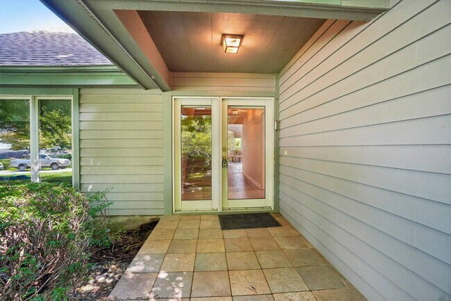 Building Photo - 104 Highview Ln