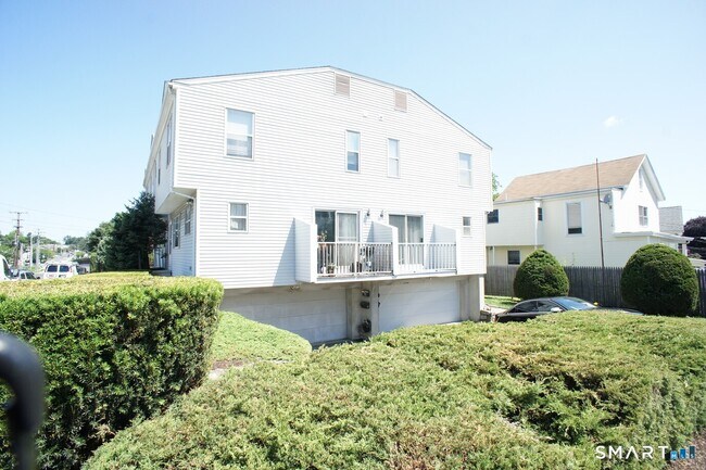 Building Photo - 57 Cedar St
