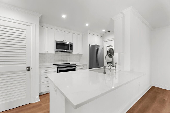 Building Photo - 1481 Center St Ext