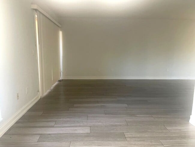 Building Photo - Charming 1-Bedroom Rental Close to Siesta Key Beach