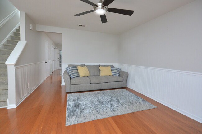Building Photo - Charming Durham Townhome in Westgate Townes!