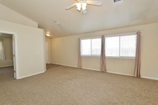 Building Photo - Immaculate Single-Level Home