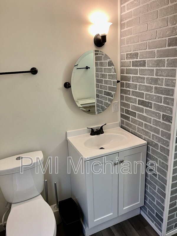 Building Photo - 924 Sherman Ave