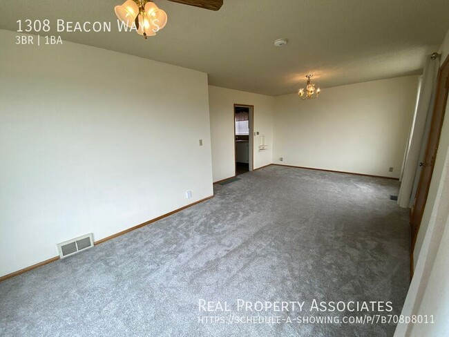 Building Photo - 1308 Beacon Wy S