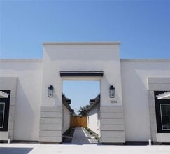 Building Photo - 9 Sugar Gdn Dr