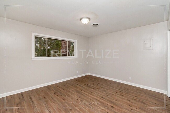 Building Photo - HALF-DEPOSIT SPECIAL! Updated 2 Bed/1 Bath Home in Mobile!