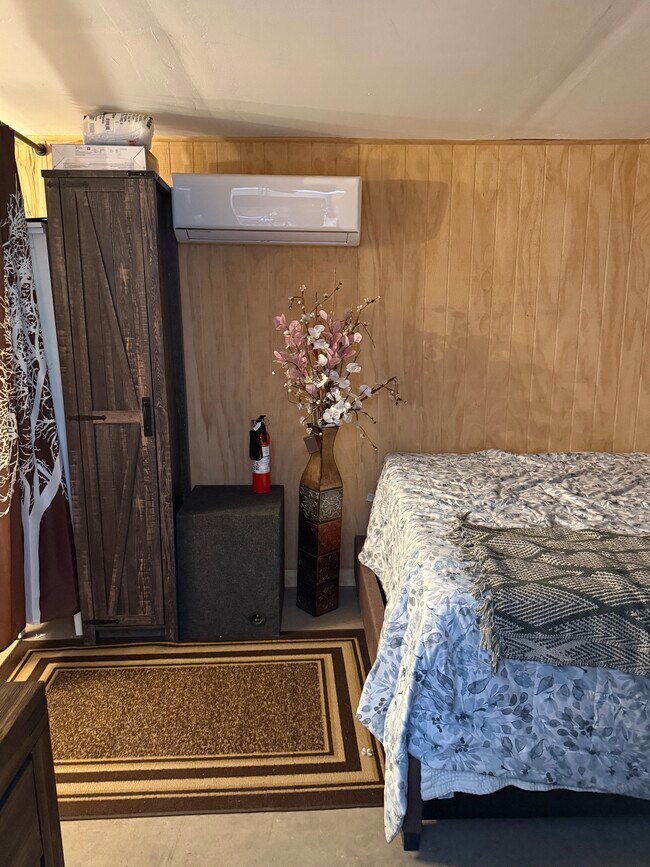 Building Photo - 719 W Mission Ln