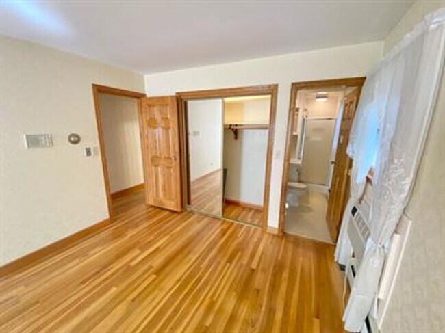 Building Photo - 5 Bedroom Home in Essex Junction!