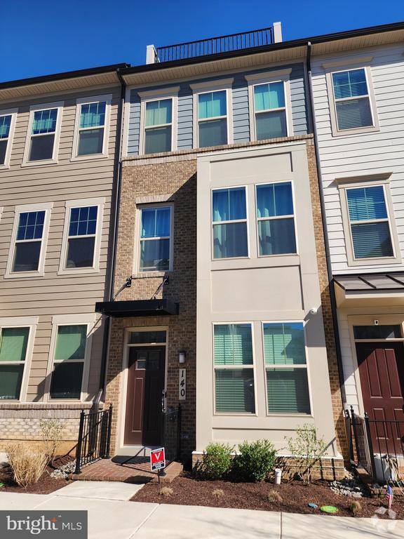 Building Photo - 140 Stowe Dr