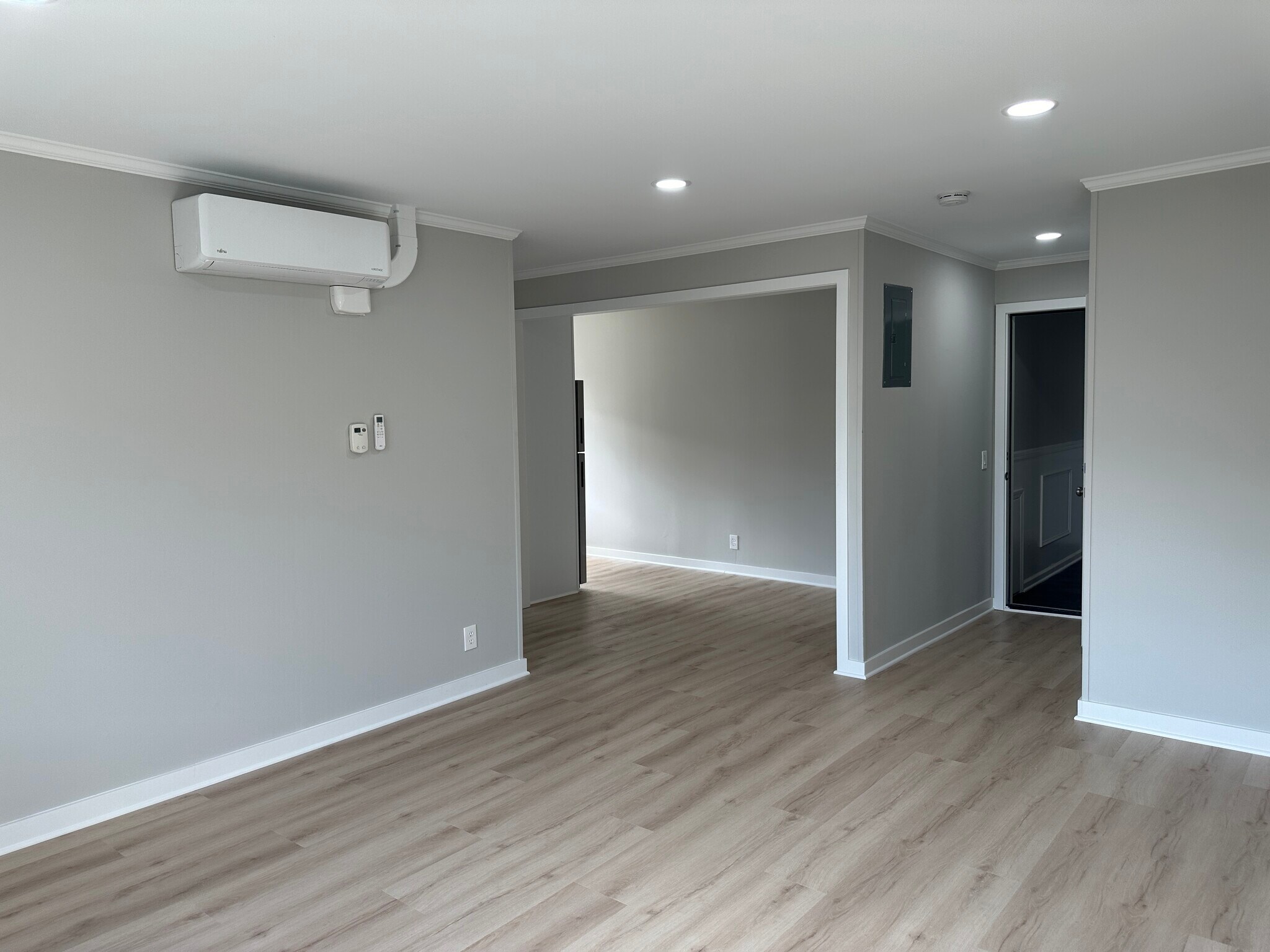 Building Photo - 137 N Center St