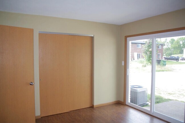 Building Photo - 305 Baltes Dr