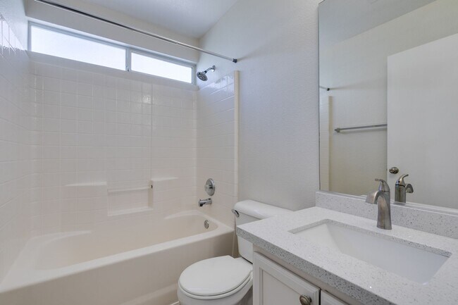 Building Photo - Stunning 3 bedroom, 2 bathroom house located in Silverado Ranch.