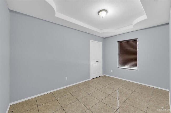 Building Photo - 28 Silver Oak Ave