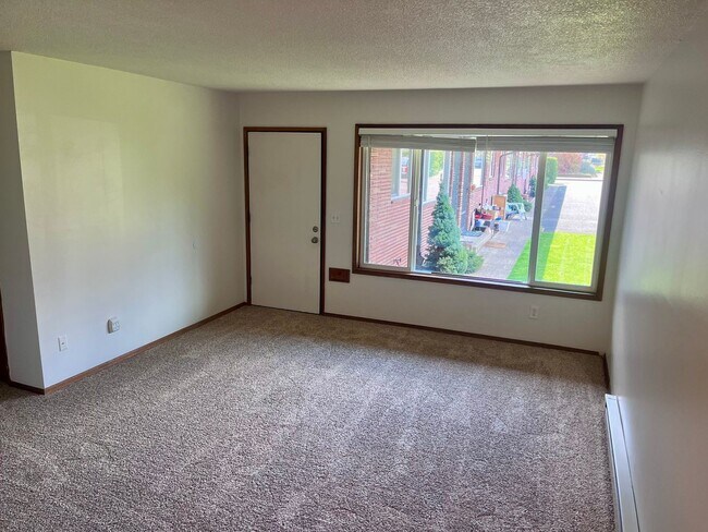 Building Photo - Single level 2 bed flat meets Midcentury COOL