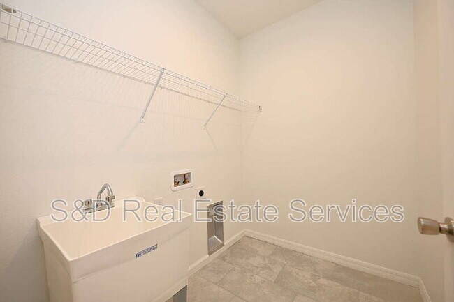 Building Photo - 1013 N Brunnell Pkwy