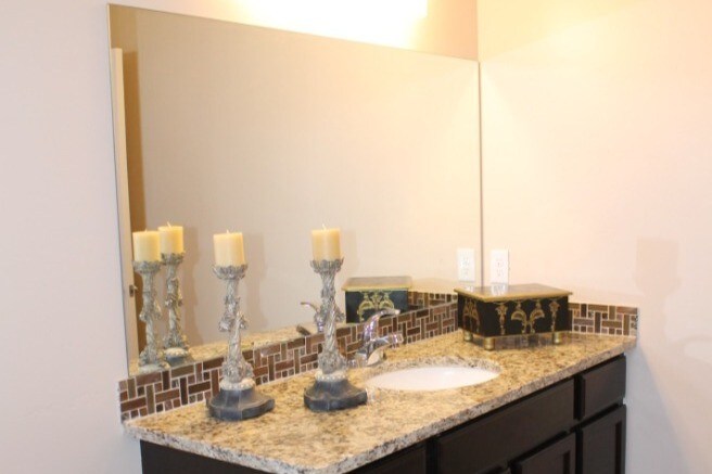 Custom Granite/Backsplash - 4201 Northrise Dr