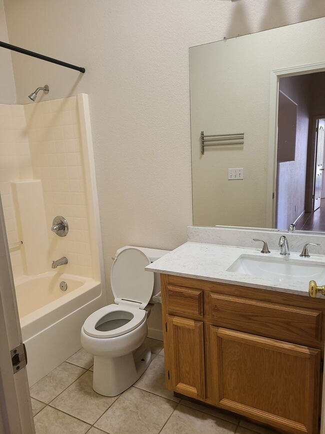 Building Photo - Willow Springs 4 Bdrm, 3 Bath