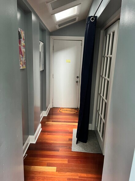 Building Photo - 646 W Bittersweet Pl