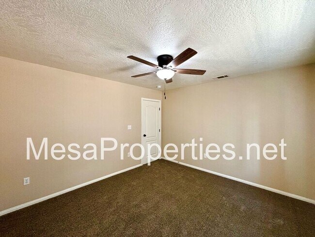 Building Photo - 15601 Sultana St