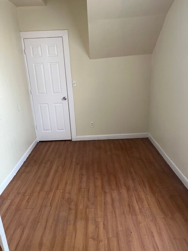 Building Photo - 1243 S Karlov Ave