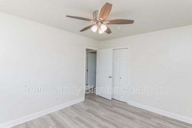 Building Photo - 3995 Tom Ln Dr