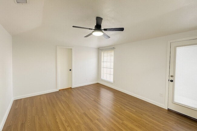 Building Photo - 2700 Clemson Cir