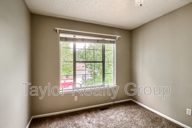 Building Photo - 13460 Vine St