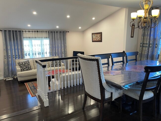 Building Photo - 1925 E Waverly Ln