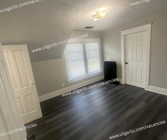 Building Photo - For Rent! 4 bedrooms , 2-full bath Home