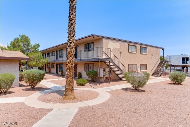 Primary Photo - 625 S Royal Crest Cir