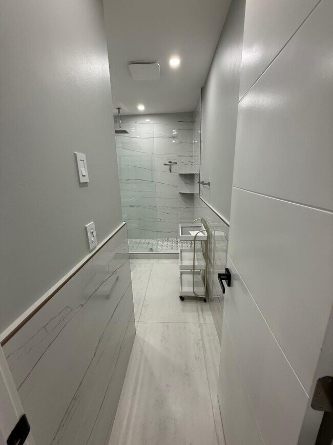 Building Photo - 2191 NE 68th St