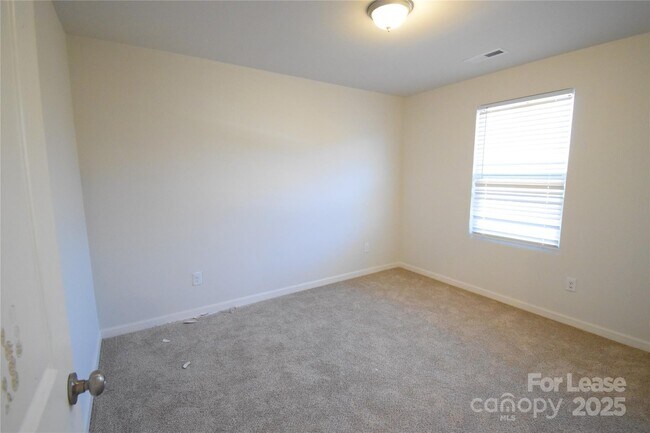 Building Photo - 569 Calvin Sowers Rd