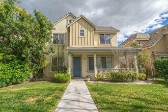 Building Photo - Spacious 3-Bedroom Home in the Andorra Community of Valencia!